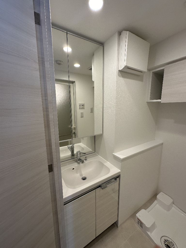 洗面設備　ゆったりとスペースのある洗面所