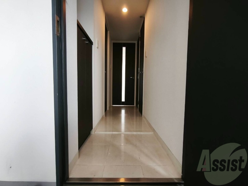 玄関　玄関の様子です。明るい印象ですね。気分もあがりそう。