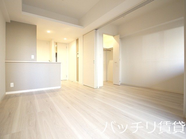 居室・リビング　同物件別号室の為、現状優先