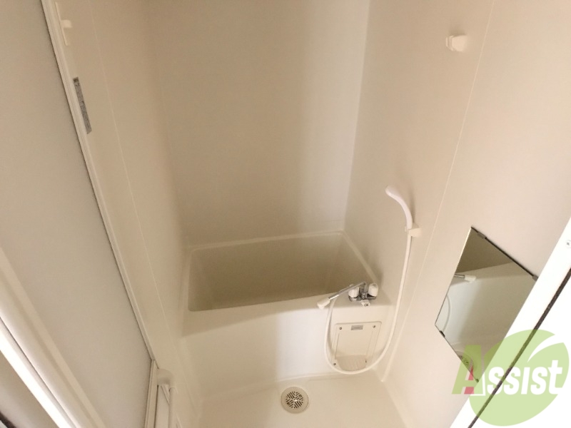 バス・シャワールーム　浴室は狭すぎず、シャワーも浴びやすそうです。