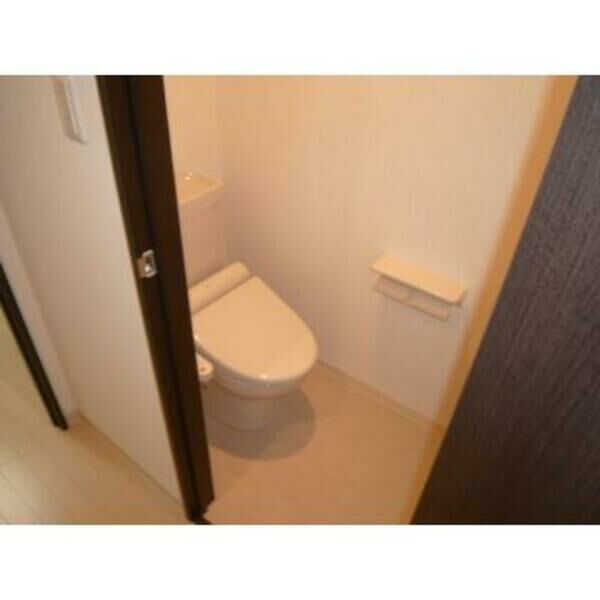トイレ　※写真は同タイプ住戸です。