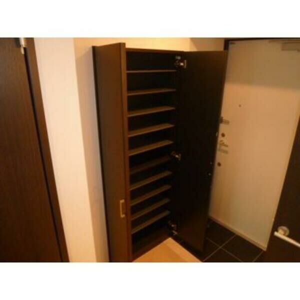 玄関　※写真は同タイプ住戸です。