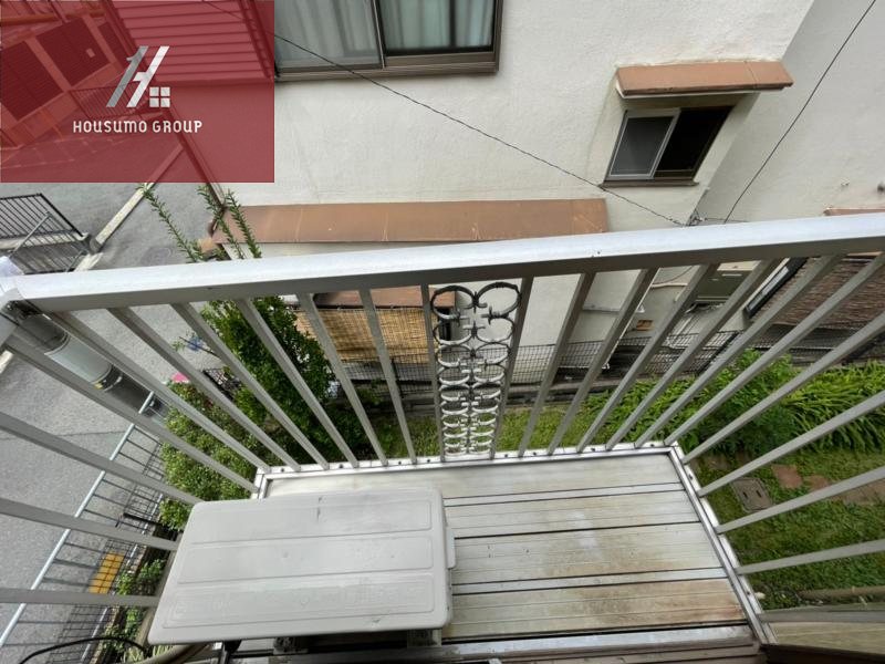 バルコニー　暖かな日差しのふりそそぐバルコニー