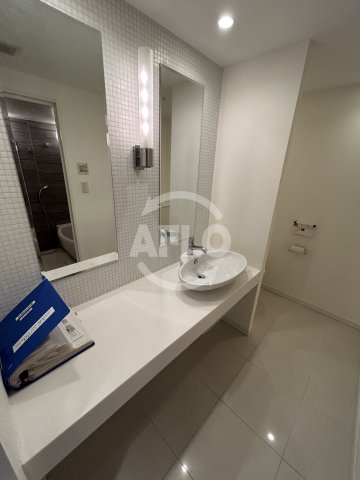 洗面設備　ザ・タワー大阪レジデンス　独立洗面化粧台