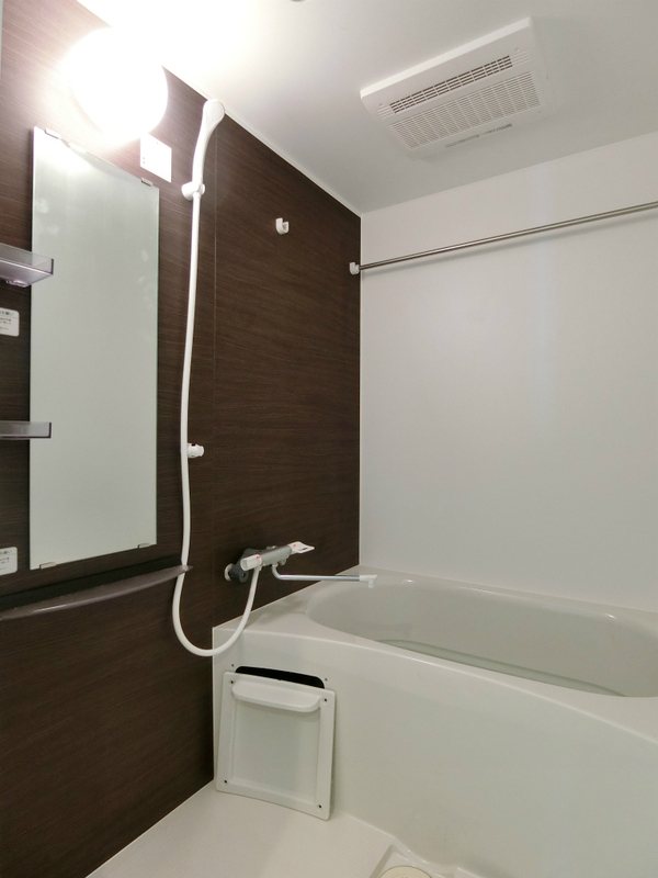 バス・シャワールーム　追い炊き機能、浴室乾燥機付き♪