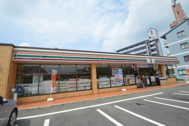 コンビニ　セブン-イレブン 広島川内２丁目店（コンビニ）まで876m