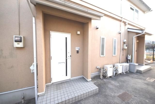 エントランス　★駐車場1台付き！3ＬＤＫテラスハウス！★