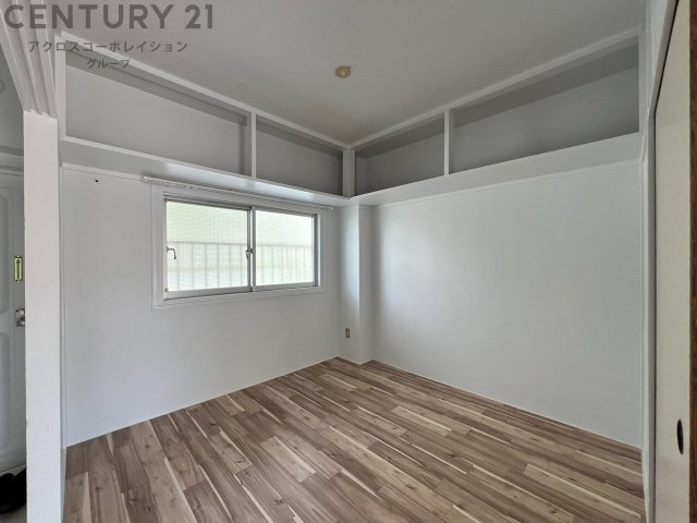 居室・リビング　床が明るい色でとても綺麗です！