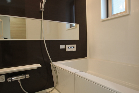 バス・シャワールーム　※別部屋の写真です