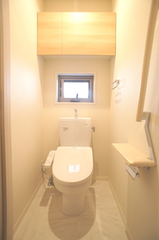 トイレ　温水洗浄便座付き！