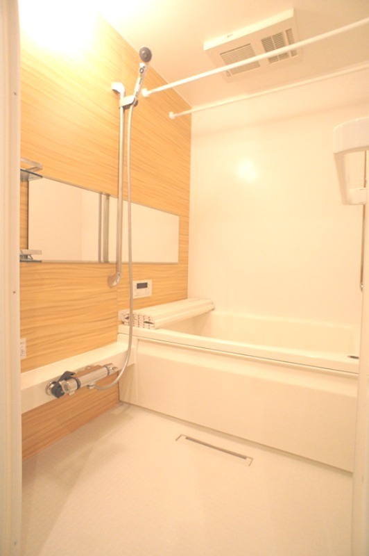 バス・シャワールーム　追い焚き・浴室乾燥機付き！