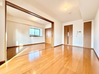 居室・リビング　☆明るい洋室☆