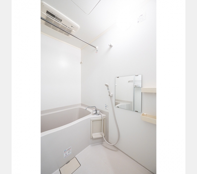 バス・シャワールーム　浴室乾燥機付きバス。