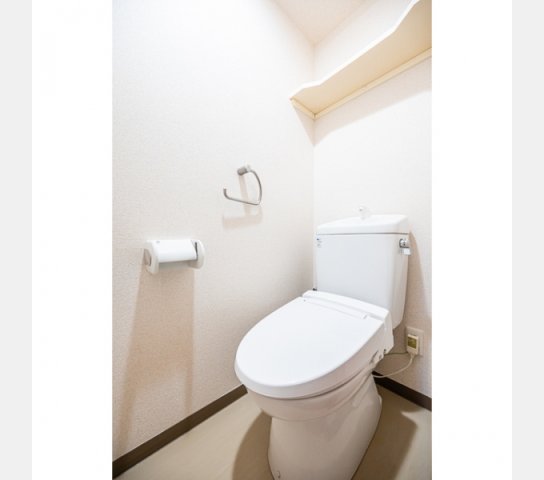 トイレ　温水洗浄便座。