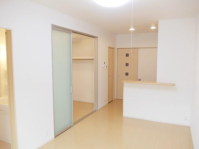 居室・リビング　★カウンターキッチンでかわいい室内★