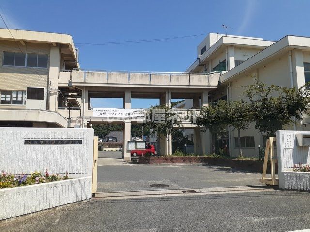 中学校　岡山市立操山中学校（中学校）まで869m