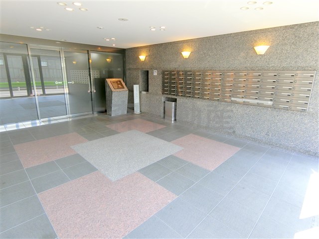 エントランス　エントランス　防犯カメラTVモニター付オートロック宅配BOX