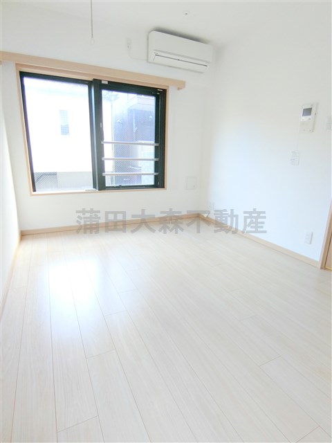 居室・リビング　南向きの洋室