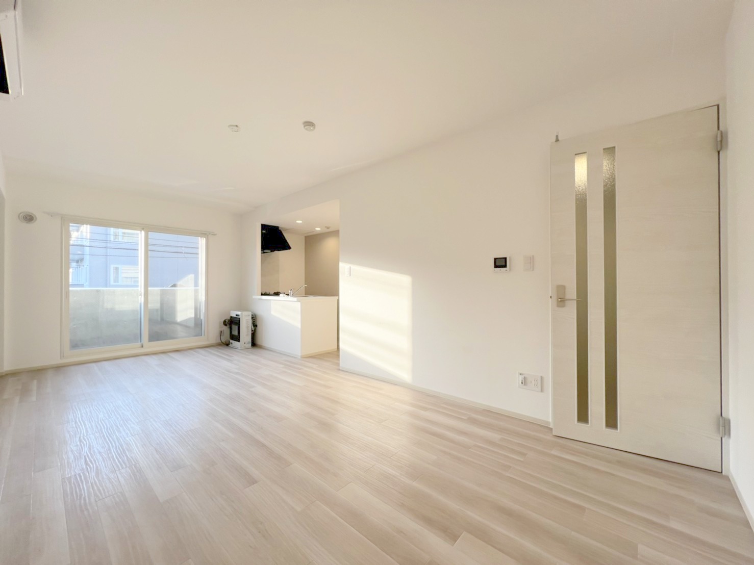 居室・リビング　明るい居間で気持ちまで明るくなりますね！