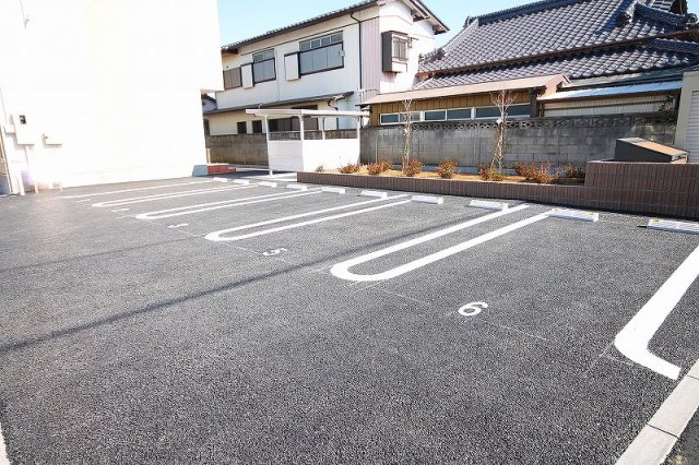駐車場　車をお持ちの方に嬉しい駐車場付きの物件です