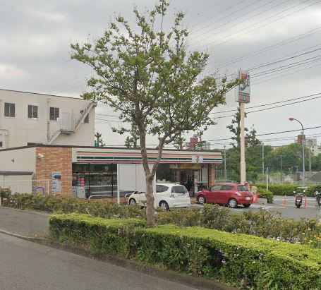 コンビニ　セブンイレブン（コンビニ）まで525m