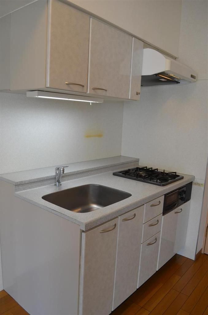 キッチン　コンパクトなキッチンで掃除もラクラク