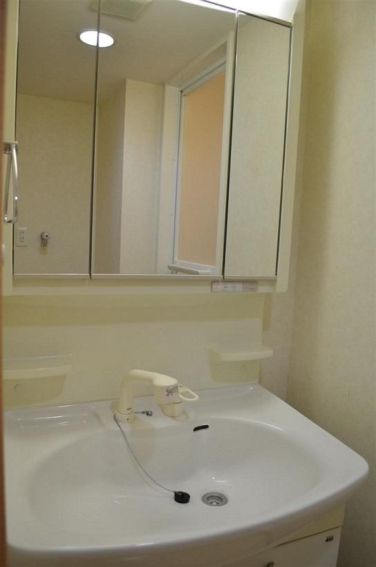 洗面設備　コンパクトで使いやすい洗面所