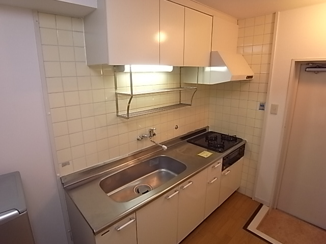 キッチン　同物件別部屋写真