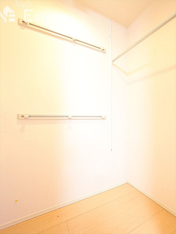 収納　ワンステップクローゼット