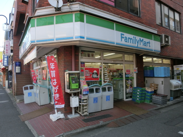 コンビニ　ファミリーマート 上石神井駅前店（コンビニ）まで857m