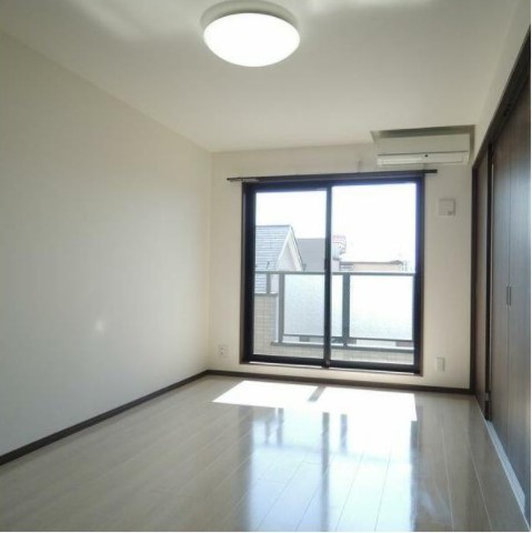 居室・リビング　ゆったり過ごせる居間です