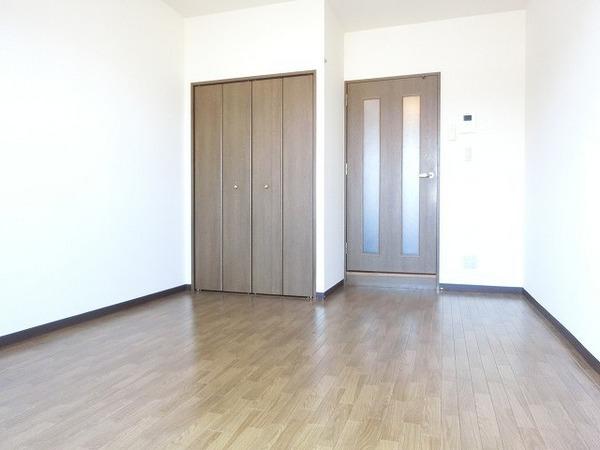 居室・リビング　広々とした洋室！