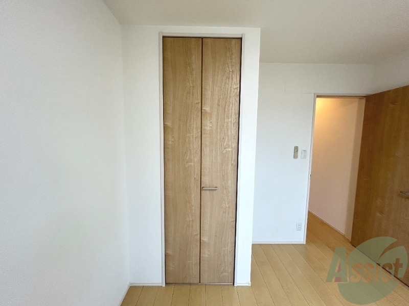 収納　６．５帖の洋室にも収納があります。荷物が多い方でも安心ですね