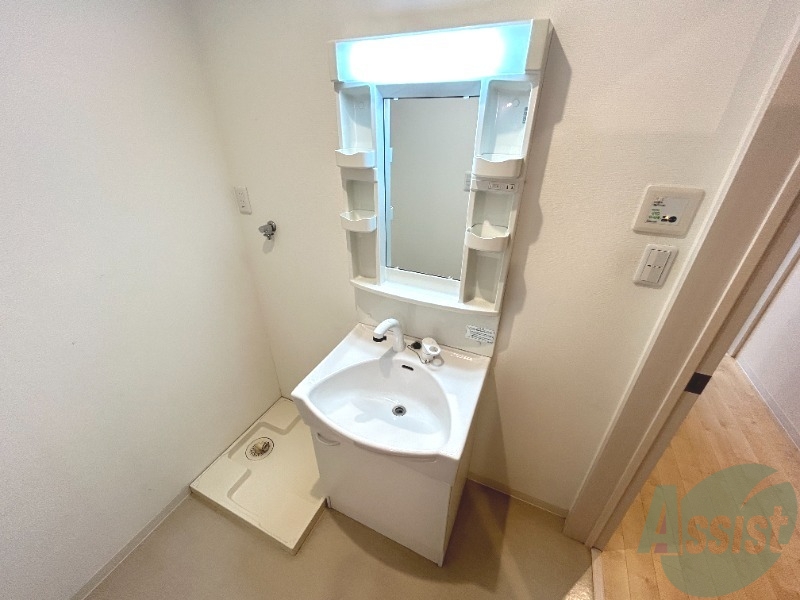 洗面設備　洗髪洗面化粧台があります。朝の身支度もしやすいですよ。