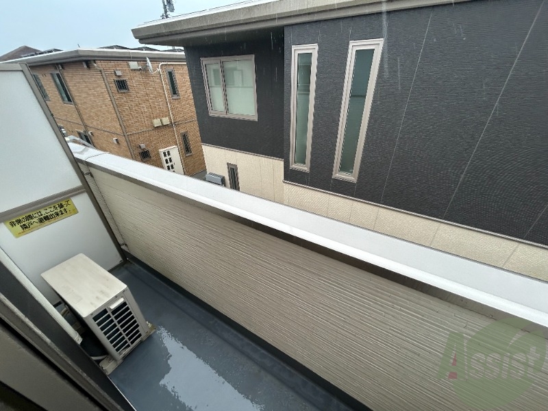 バルコニー　２階にはバルコニーがあります。洗濯物やお布団を干せますよ～。