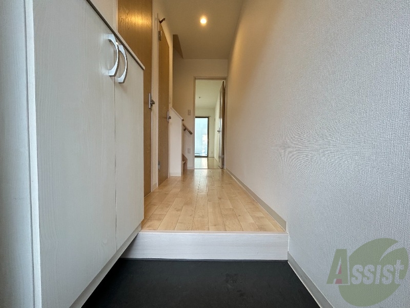 玄関　玄関からの目線です～。清潔感のあるお部屋ですね～。