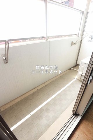 バルコニー　バルコニー付きで採光＆風通し良好！