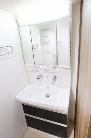 洗面設備　清潔感ある独立洗面台で毎日気持ちよく♪