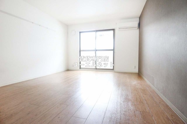 居室・リビング　ゆったりとくつろげる、落ち着きのある居室空間です