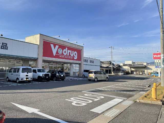 ドラックストア　Ｖ・ｄｒｕｇ焼津石津店（ドラッグストア）まで400m