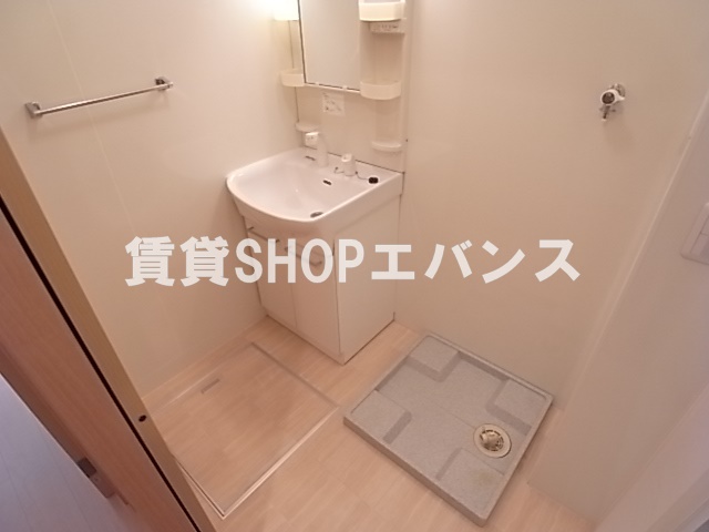 洗面設備　ゆったりとスペースのある洗面所