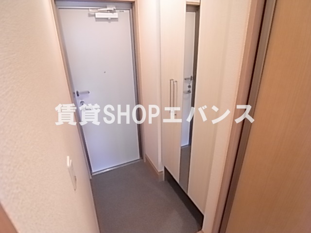 玄関　収納もある玄関です
