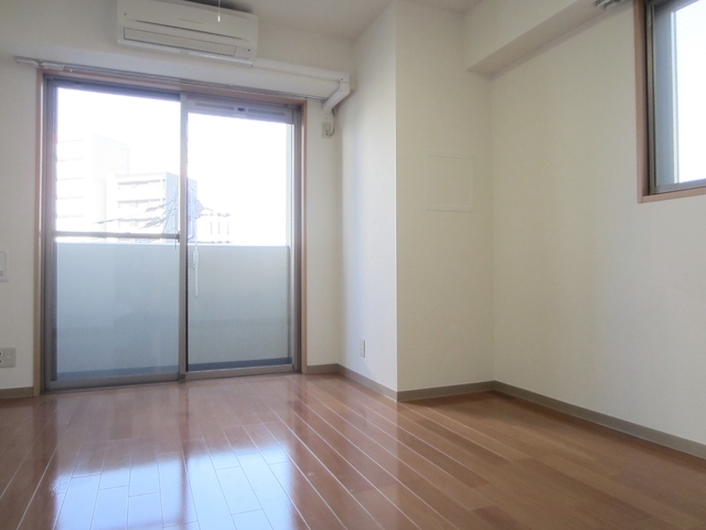 居室・リビング　2面採光で開放感があります！