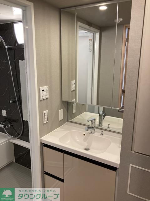 洗面設備　※写真は同タイプ住戸です。