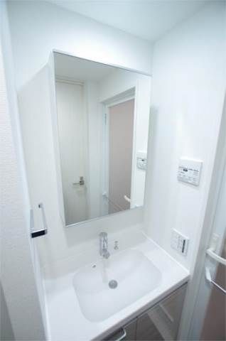 洗面設備　※同タイプの別のお部屋です。