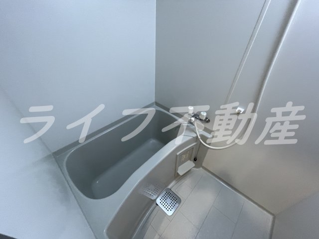バス・シャワールーム　落ち着いた空間のお風呂です