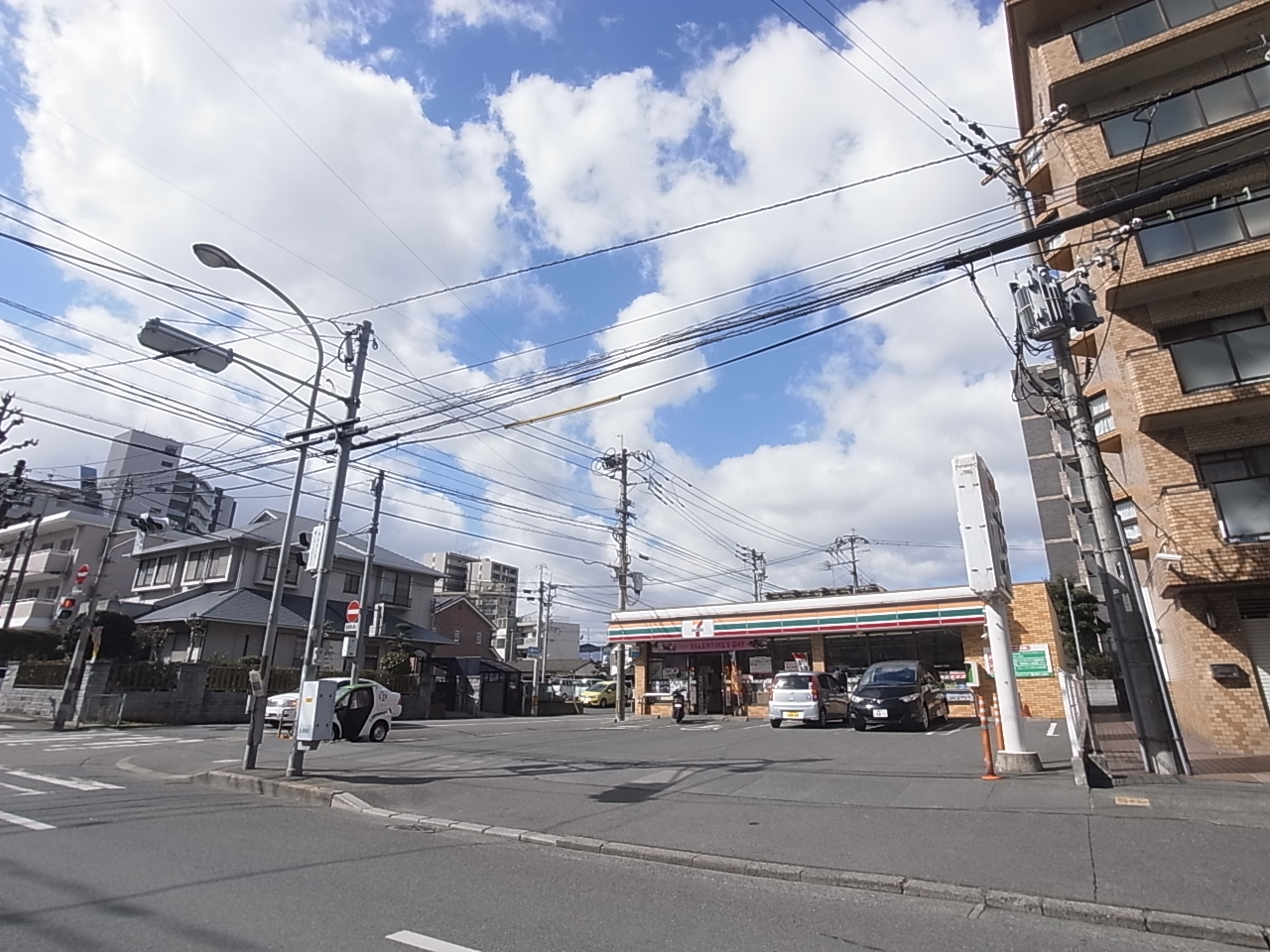 コンビニ　セブンイレブン博多東雲町2丁目店（コンビニ）まで278m