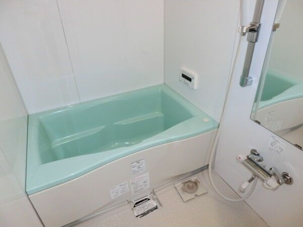 バス・シャワールーム　※写真は同じマンションの違う部屋のものになります。