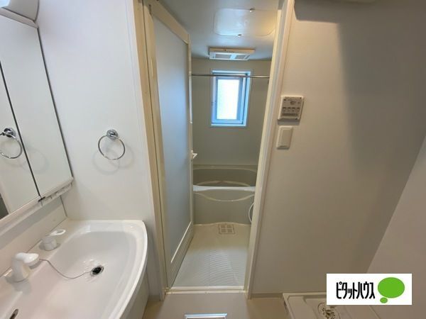 洗面設備　他号室の写真です。