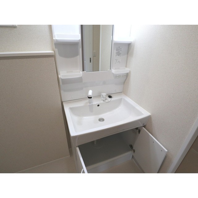 洗面設備　※同建物の他の部屋の写真です。